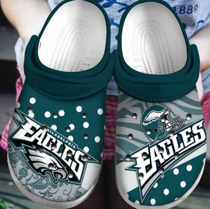 footwearmerch-personalized-eagles-crocs-clog-custom-name-shoes-wn2hw