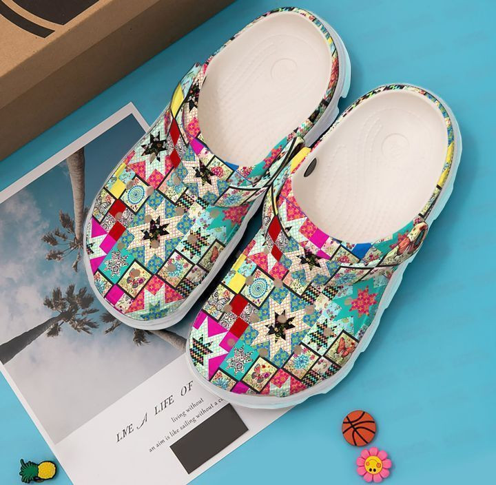 footwearmerch-quilting-quilted-blocks-clog-classic-clogs-shoes-97qz5